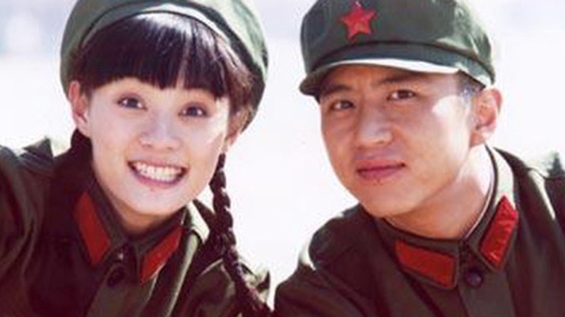 顶流家庭叙事新样本：邓孙夫妇日常偷拍背后